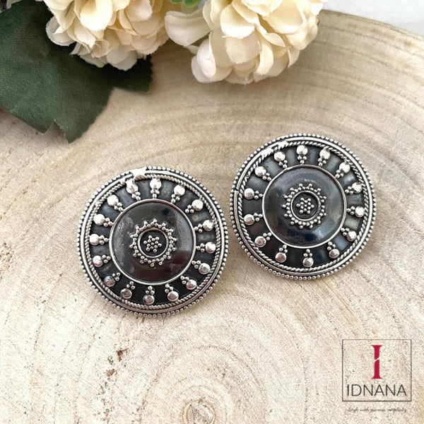 SILVER RAVA STUDS