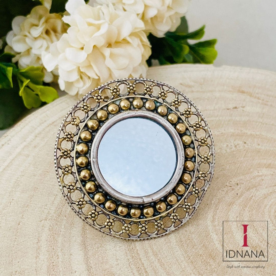 DUAL TONE GLASS STATEMENT FINGER RING