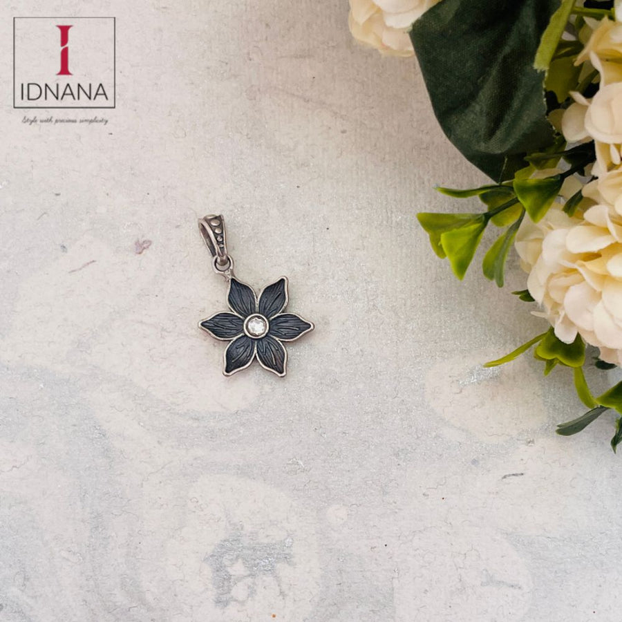 SMALL FLORAL PENDANT WITH CUBIC ZIRCONIA