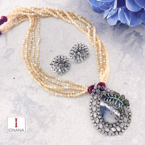 GREEN MEENAKARI LEAF MOTIF GREY WHITE AGATE POLKI PENDANT BEADED WITH MOTHER OF PEARL BEADS AND POLKI STUDS