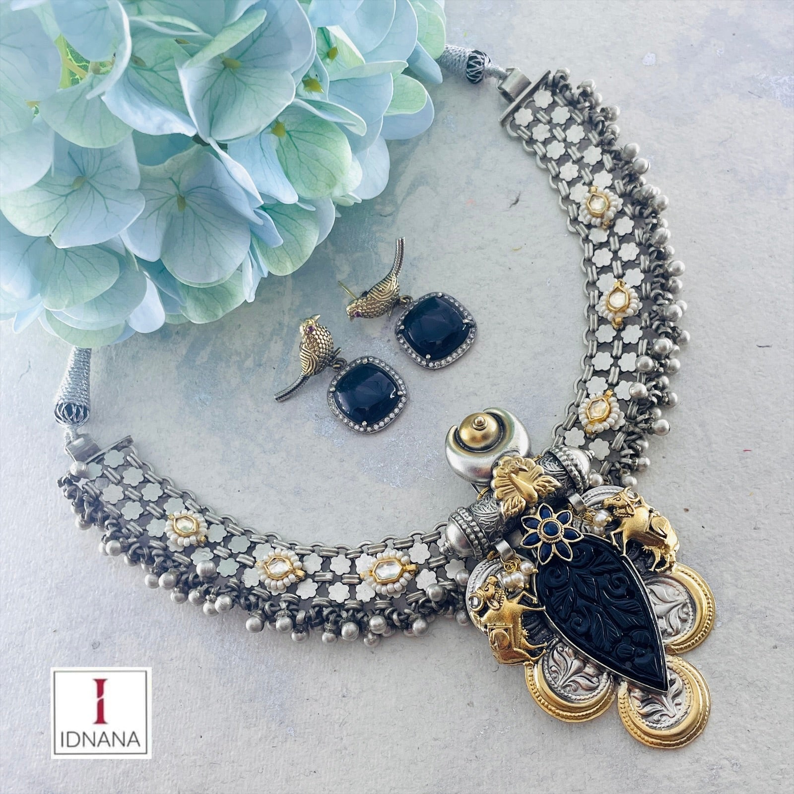 CARVED BLACK ONYX NANDI BULL BLUE KEMP FLOWER DUAL TONE STATEMENT COLLAR NECKLACE SET