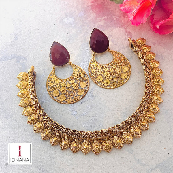 GOLD PLATED FLORAL THUSHI WITH FACETED CARNELIAN CHANDBALIS