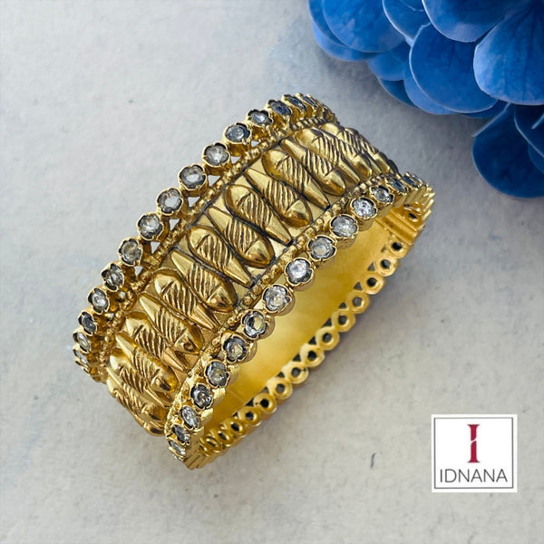 GOLD PLATED WHITE KUNDAN BANGLE OPENABLE SIZE 2.3