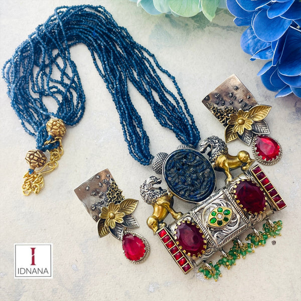 DUAL TONE CARVED LAPIS LAZULI LION MOTIF AMULET RED DOUBLET LONG NECKLACE BEADED WITH LAPIS LAZULI AND RED DOUBLET DUAL TONE EARRINGS