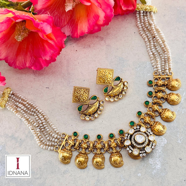 CHAMPAGNE PEARL BEADED GOLD PLATED MOISSANITE GREEN KUNDAN PAISLEY COLLAR NECKLACE SET